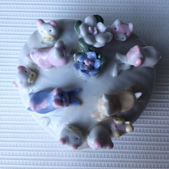Heart Shaped Jewelry Trinket Box Cute Little Pigs and Flowers on Lid Vintage 3" - Picture 3 of 12